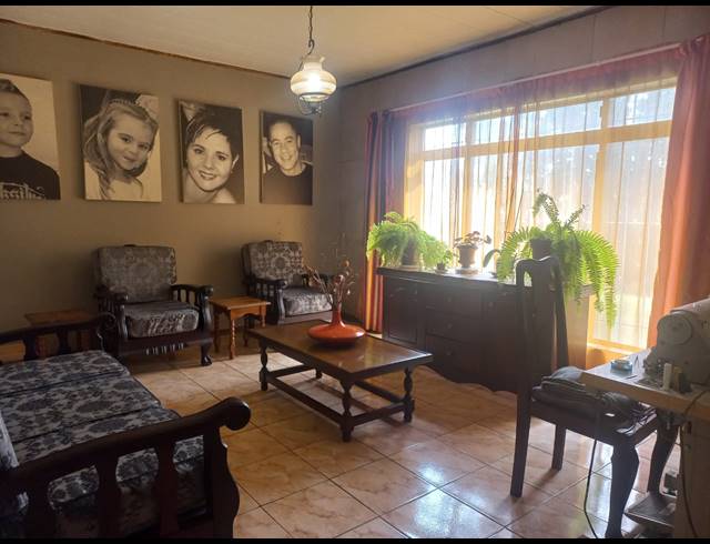 3 BEDROOM FREEHOLD FOR SALE IN RENSBURG